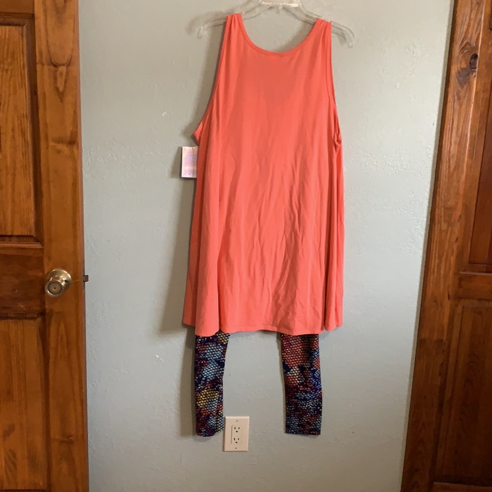 3XL - LulaRoe Outfit - Picture 3 of 7